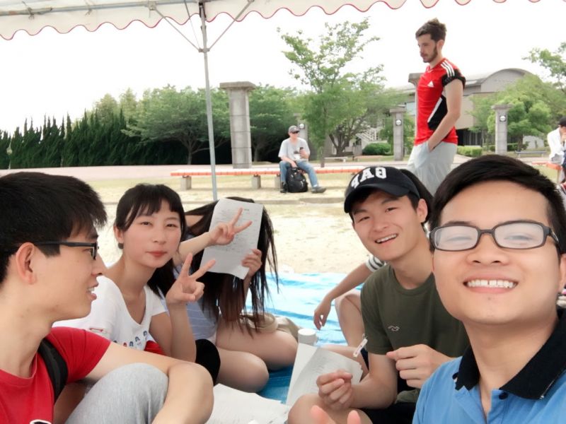 Đức Hạnh và bạn bè người Trung Quốc